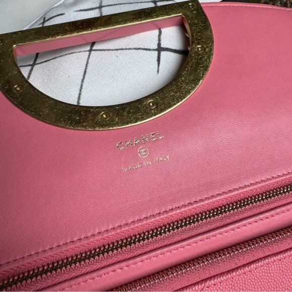 Chanel A Real Catch Caviar Leather Clutch - Picture 12 of 16